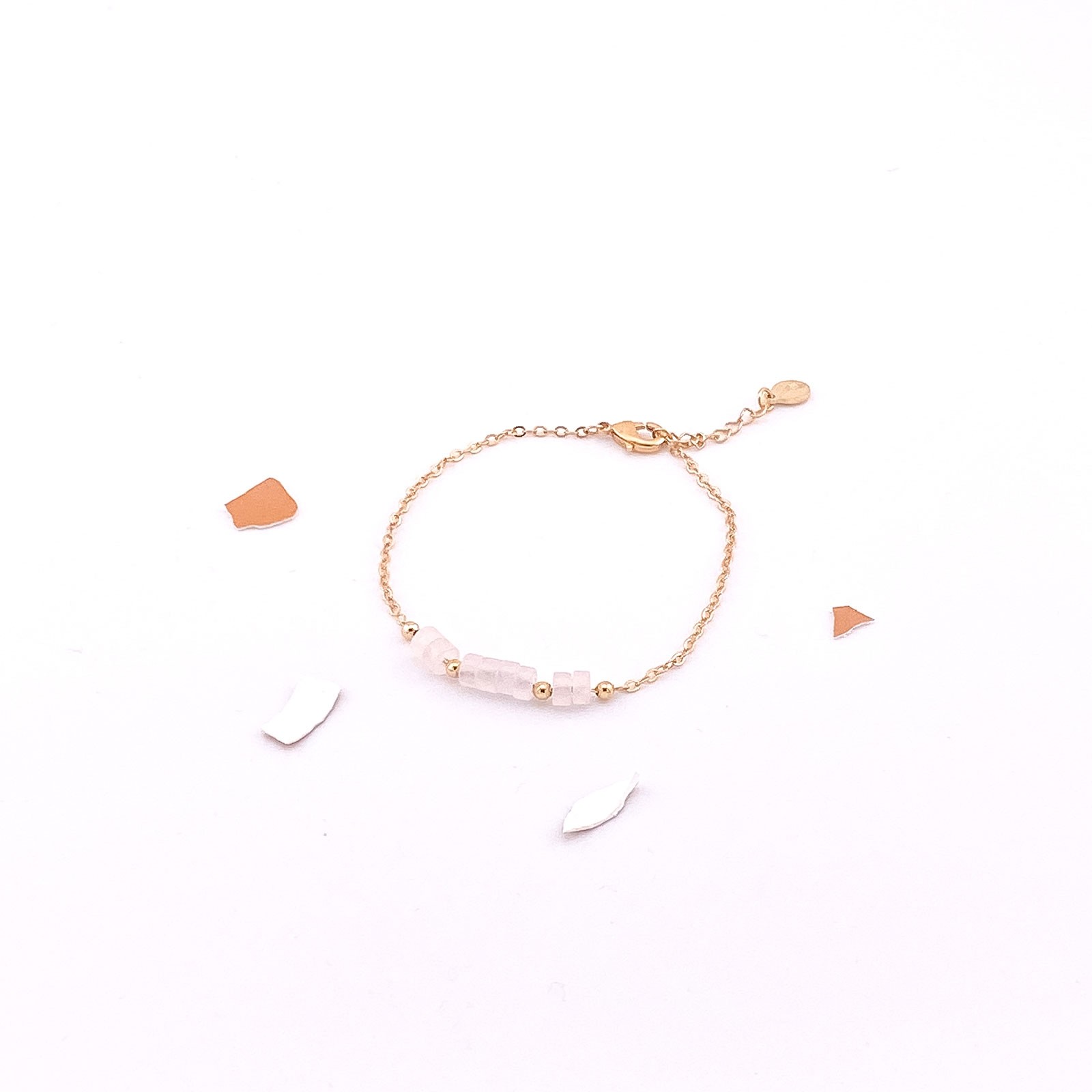 Bracelet en quartz rose caché dans une coquille d'oeuf l'Eggstra