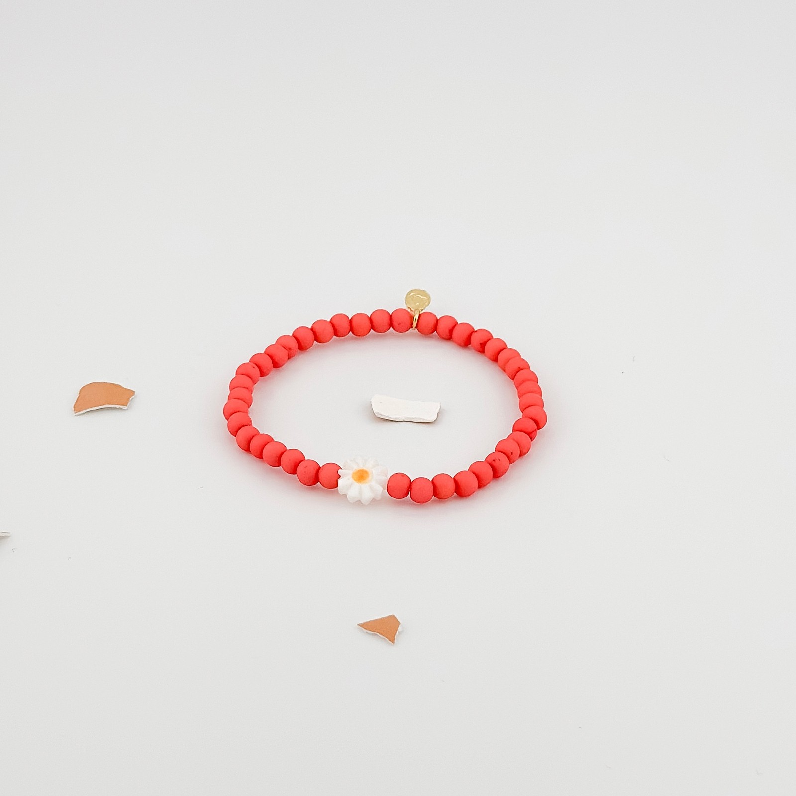 Bracelet pinkpaq l'Eggstra caché dans une coquille d'oeuf