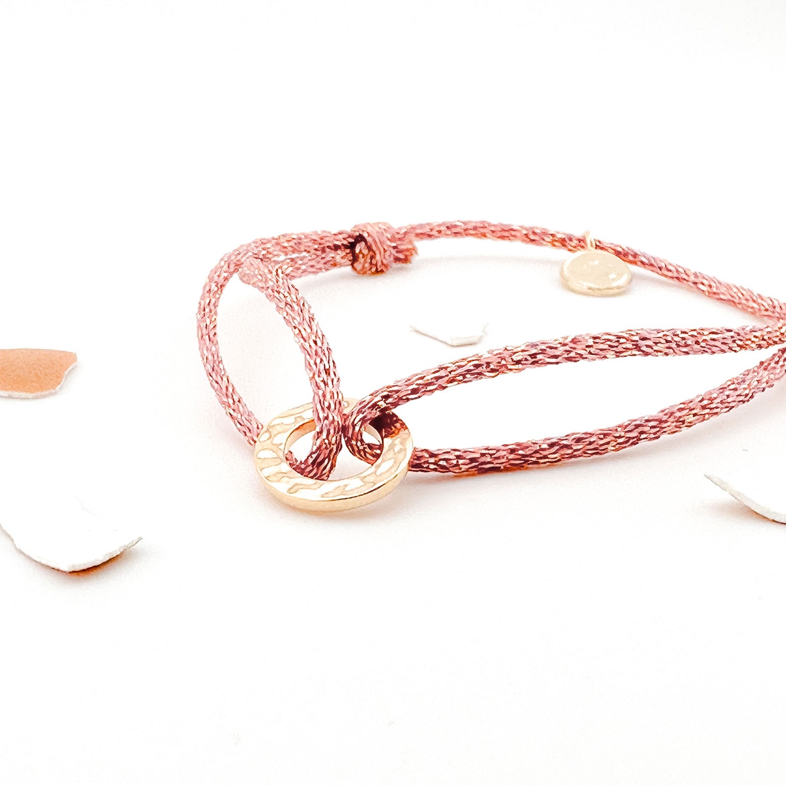 Bracelet coulissant Nina rose gold caché dans une coquille d'oeuf surprise