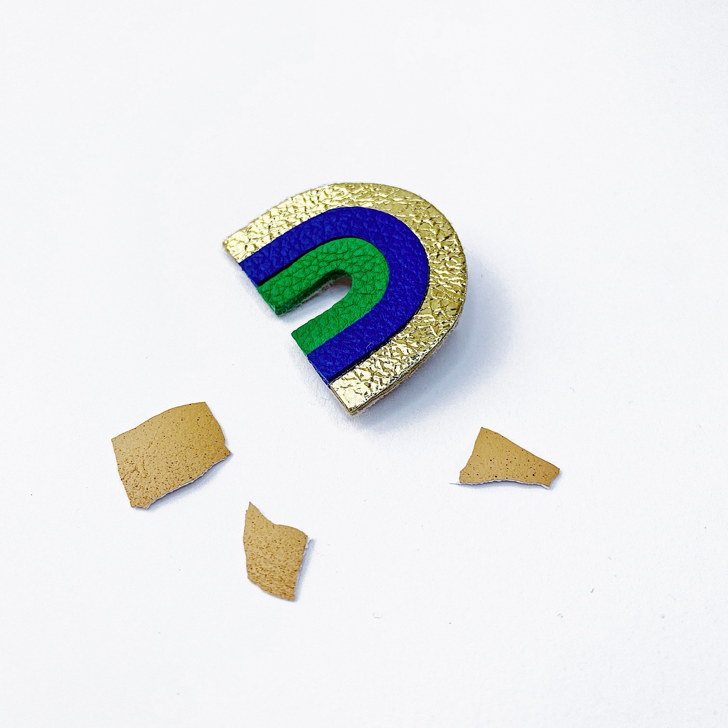Broche arc-en-ciel