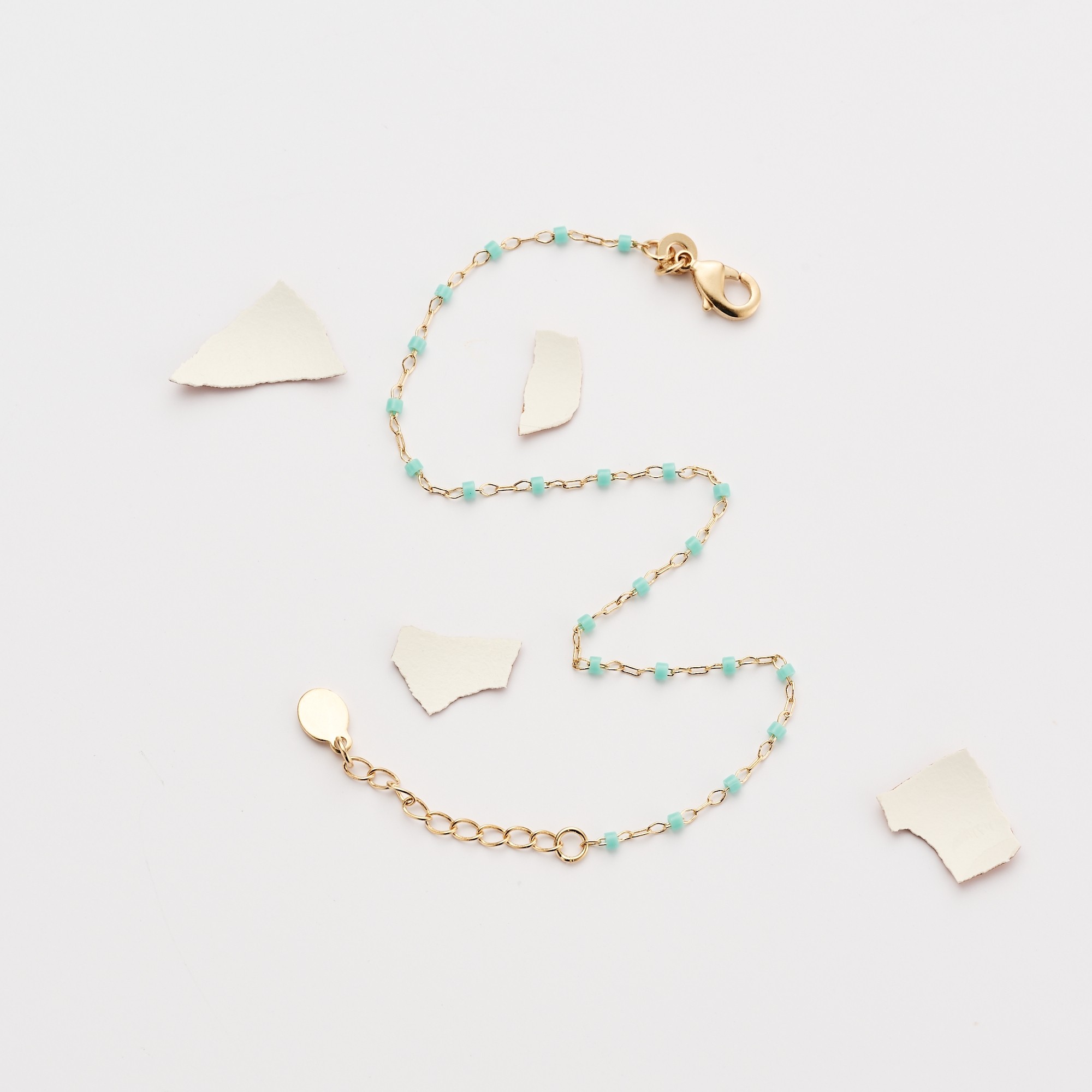 Bracelet Plumetis Turquoise caché dans une coquille d'oeuf l'Eggstra