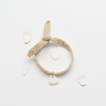 Bracelet Petit Amour Maison Joseph Blanc caché dans un oeuf de poule leggstra